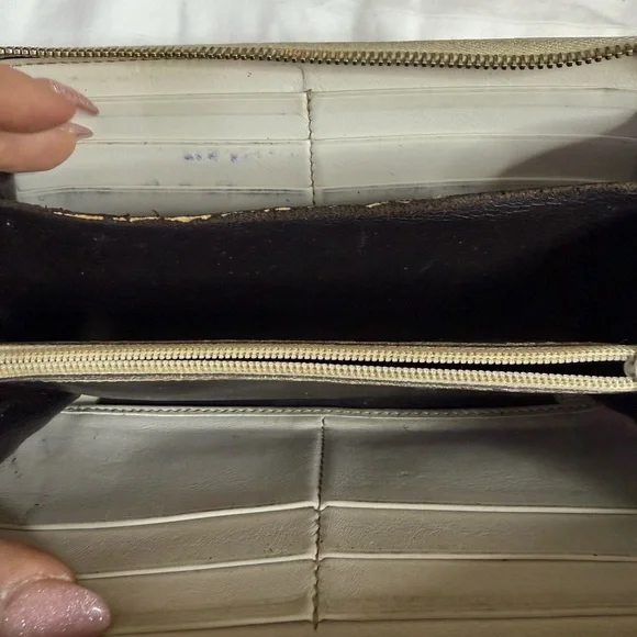 Gucci Gold Heart Charm Detail - Picture 9 of 10